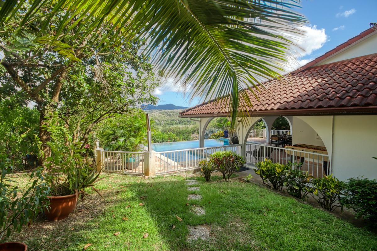Location villa 4 chambres Trois Ilets Martinique - Pertit jardin
